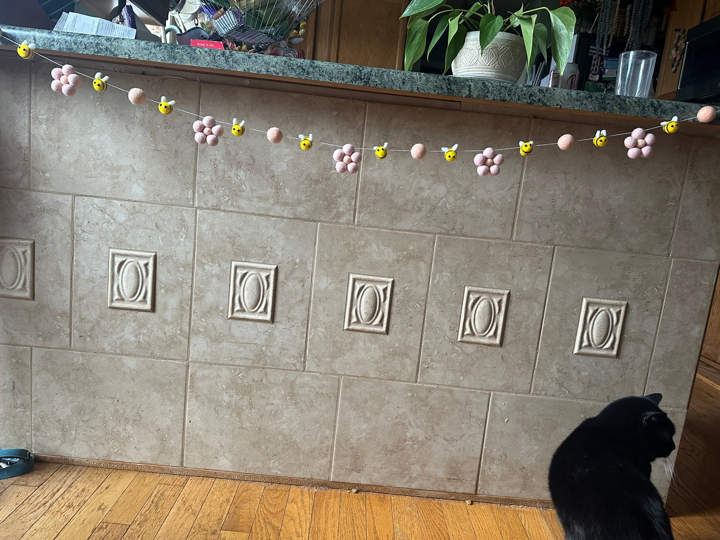 Wool Daisy & Bee 5ft Spring Garland