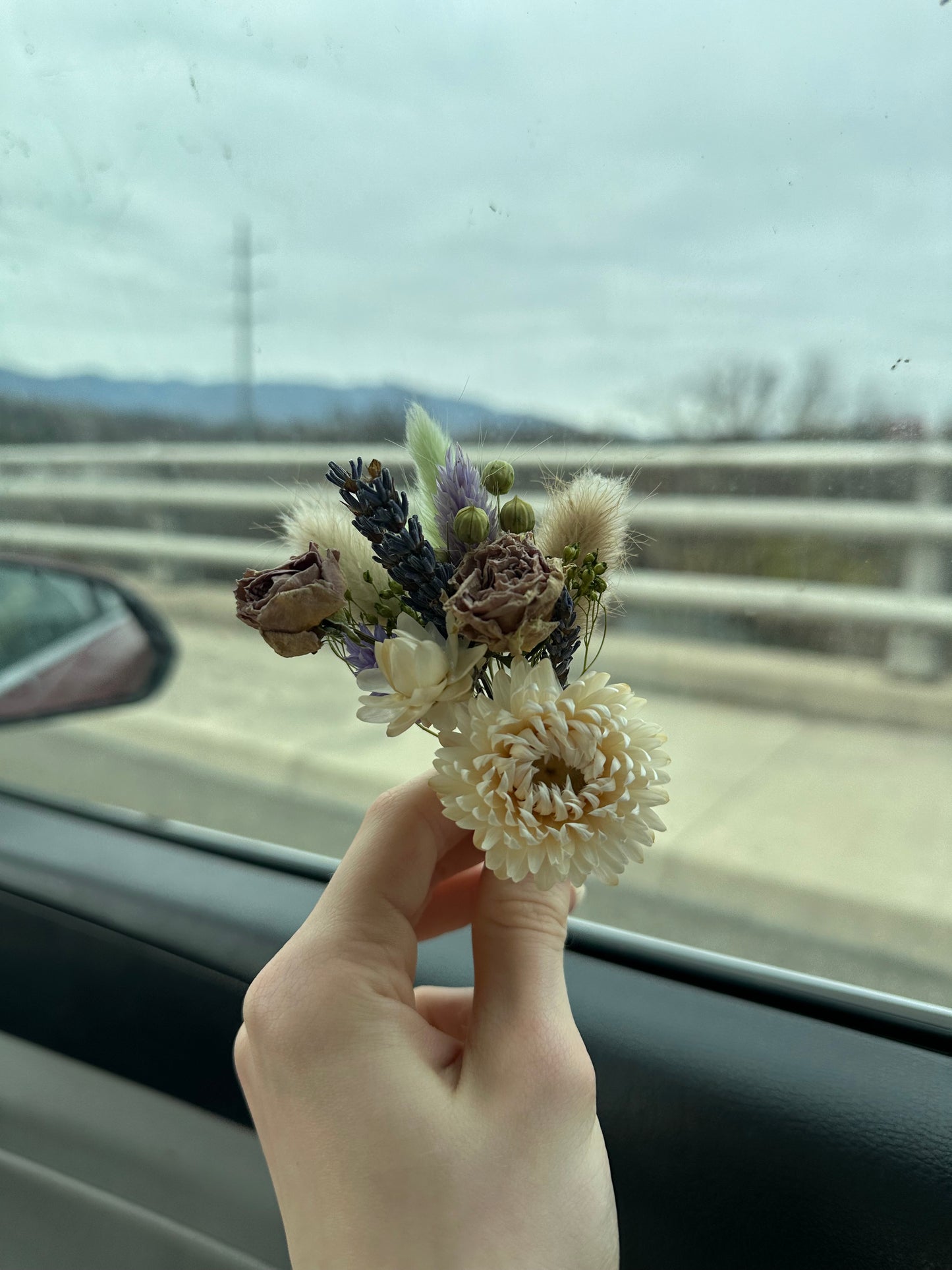 Frosty Dried Mini Bouquet