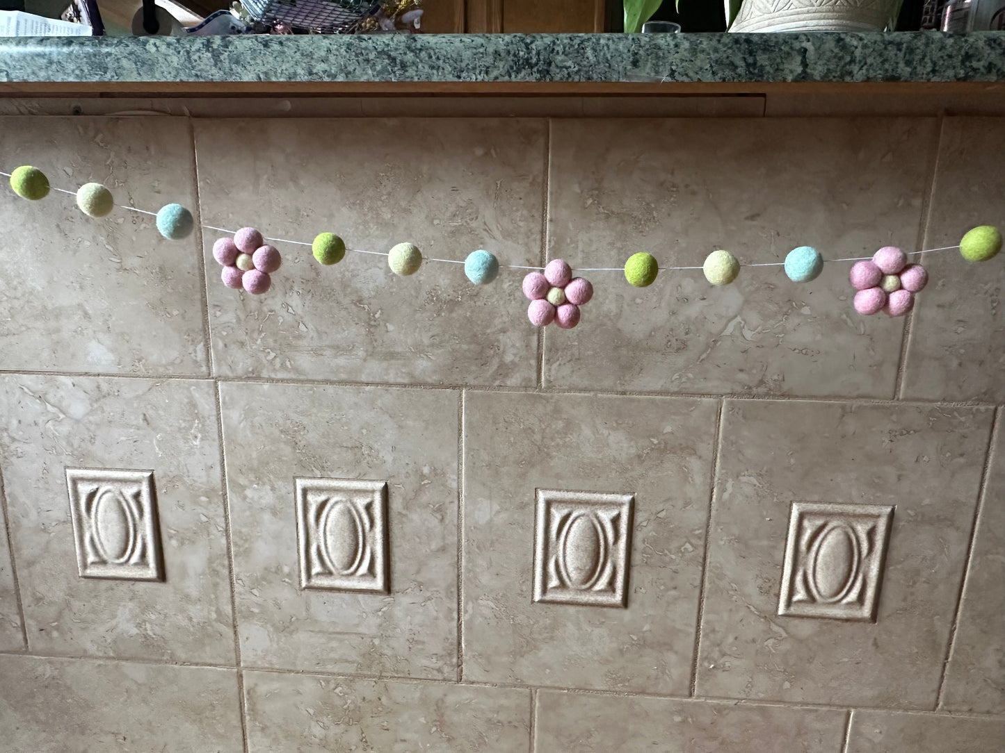 Wool Daisy 5ft Spring Garland