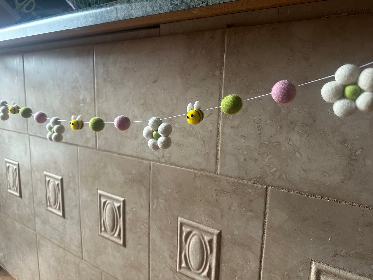 Wool Daisy & Bee 5ft Spring Garland