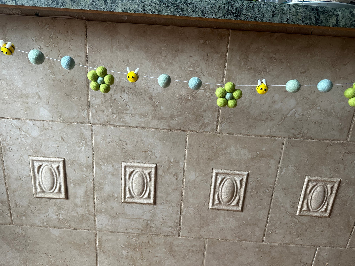 Wool Daisy & Bee 5ft Spring Garland