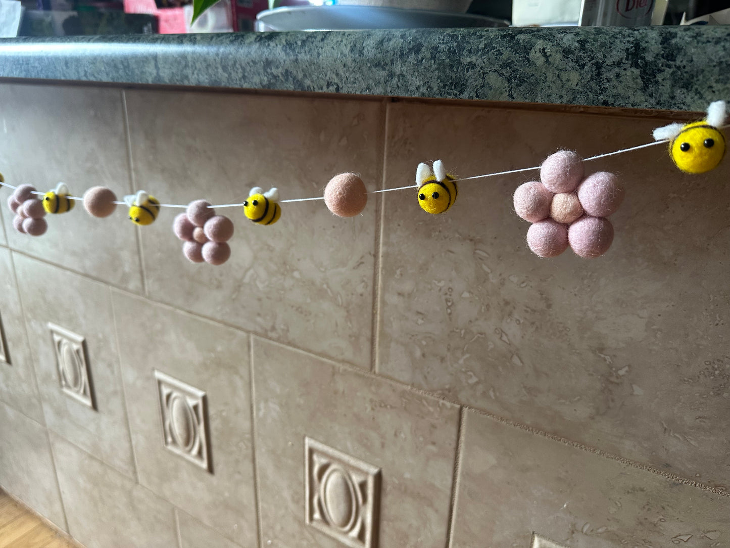 Wool Daisy & Bee 5ft Spring Garland