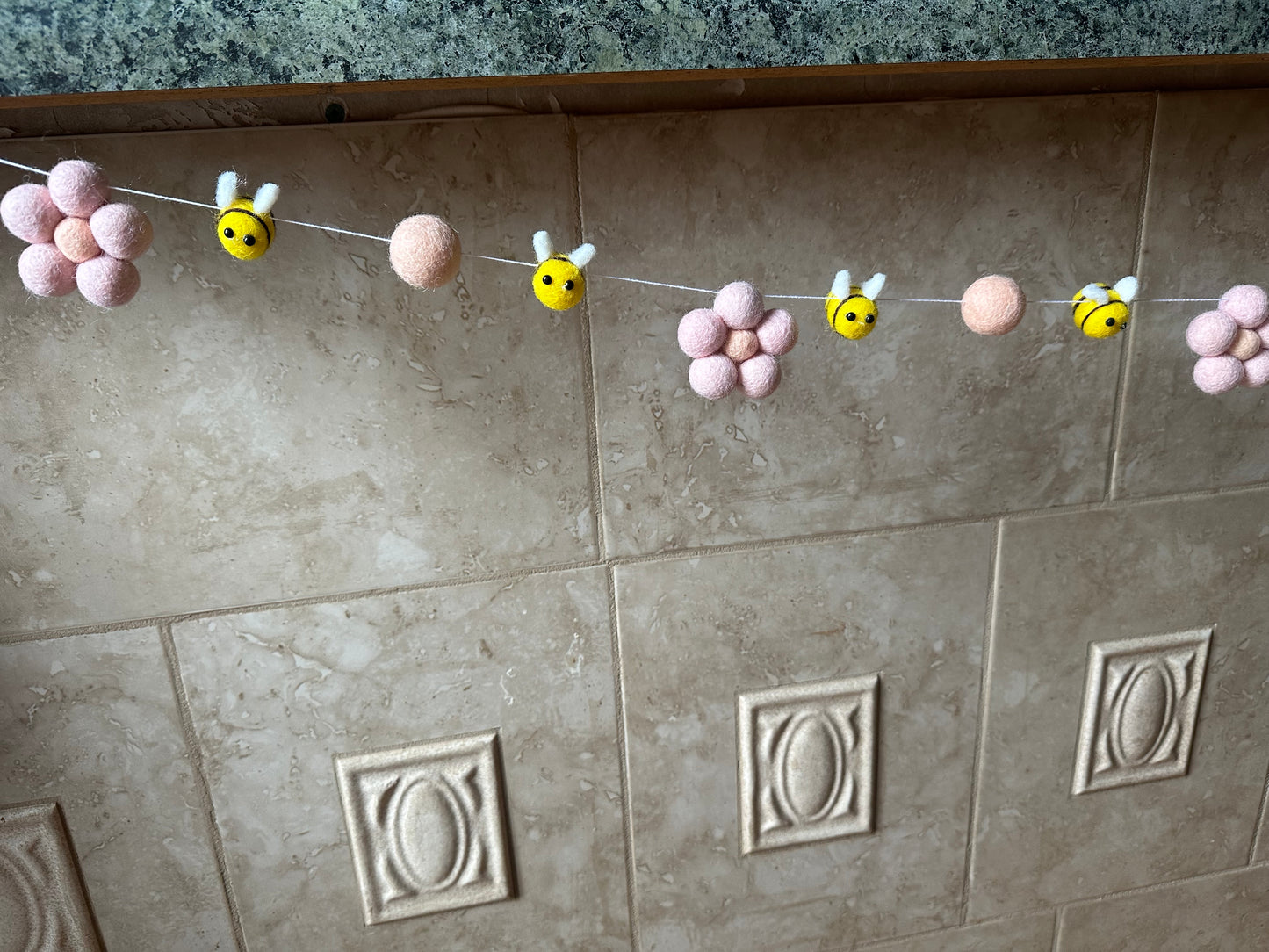 Wool Daisy & Bee 5ft Spring Garland