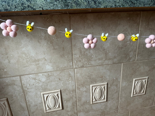 Wool Daisy & Bee 5ft Spring Garland