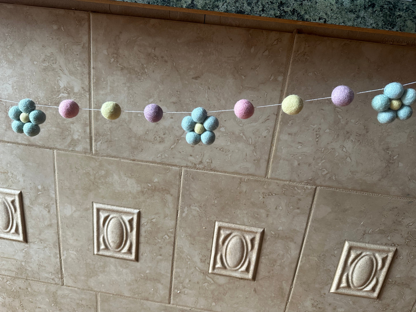 Wool Daisy 5ft Spring Garland