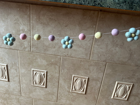 Wool Daisy 5ft Spring Garland