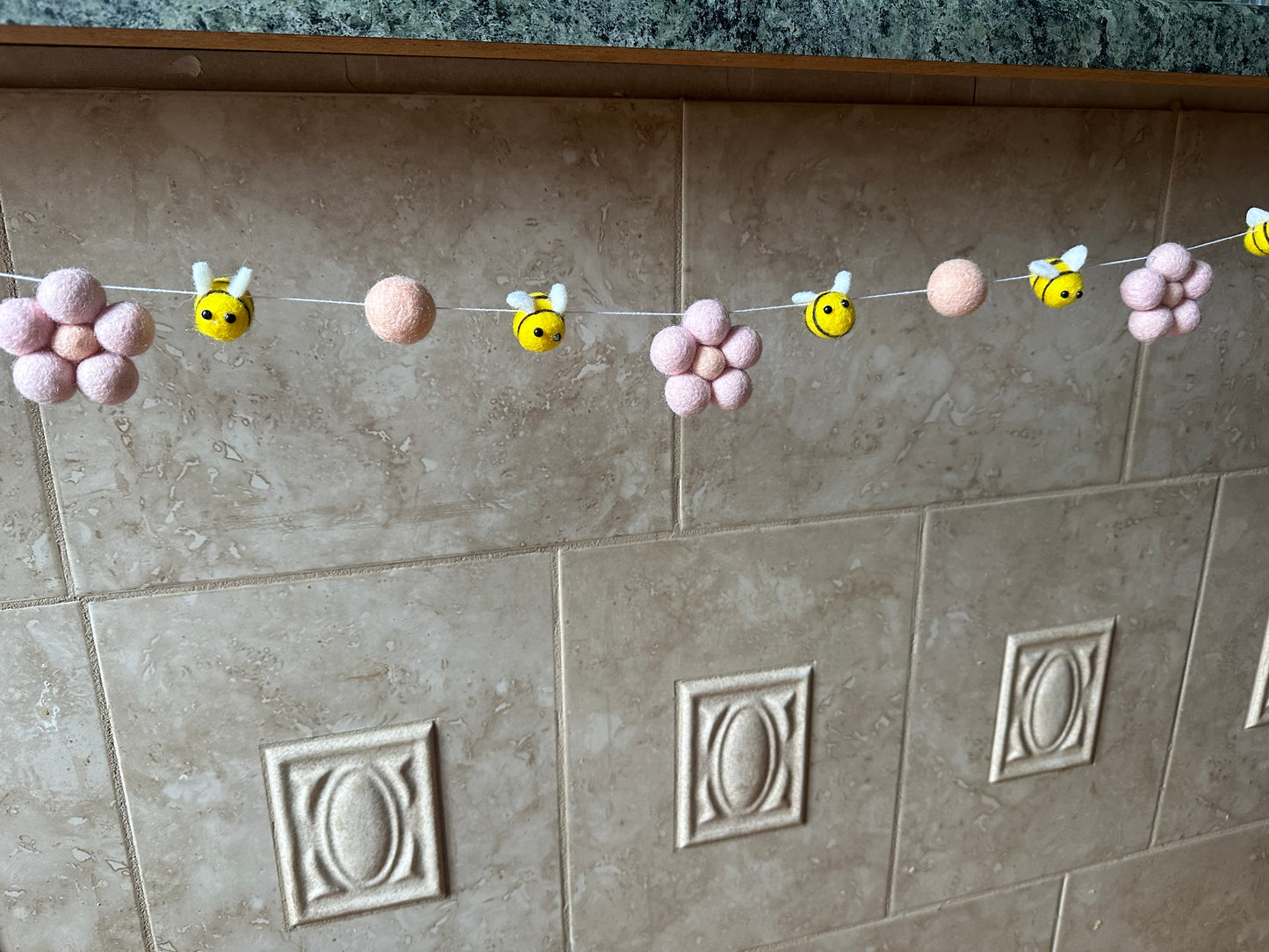 Wool Daisy & Bee 5ft Spring Garland