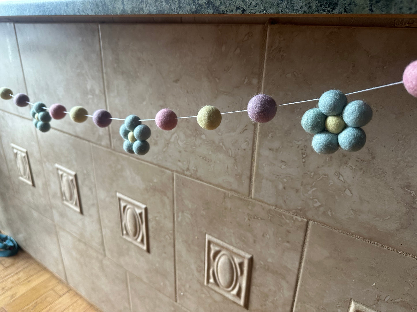 Wool Daisy 5ft Spring Garland