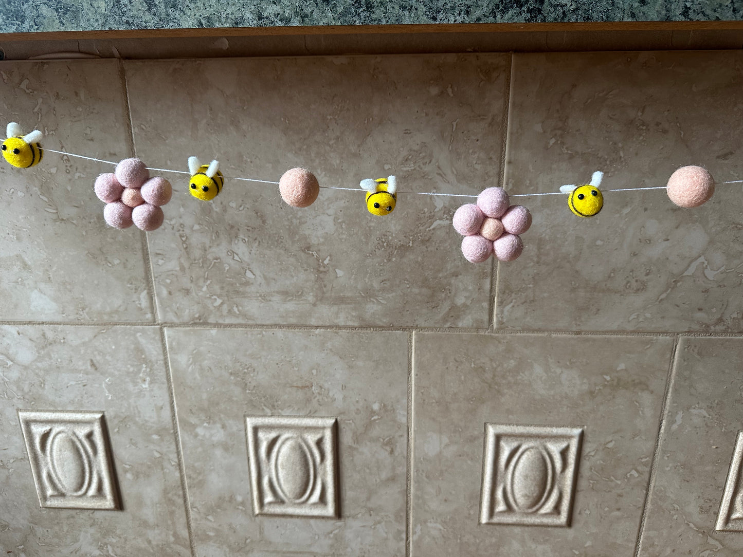 Wool Daisy & Bee 5ft Spring Garland