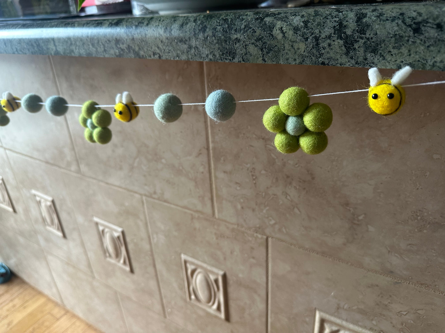 Wool Daisy & Bee 5ft Spring Garland