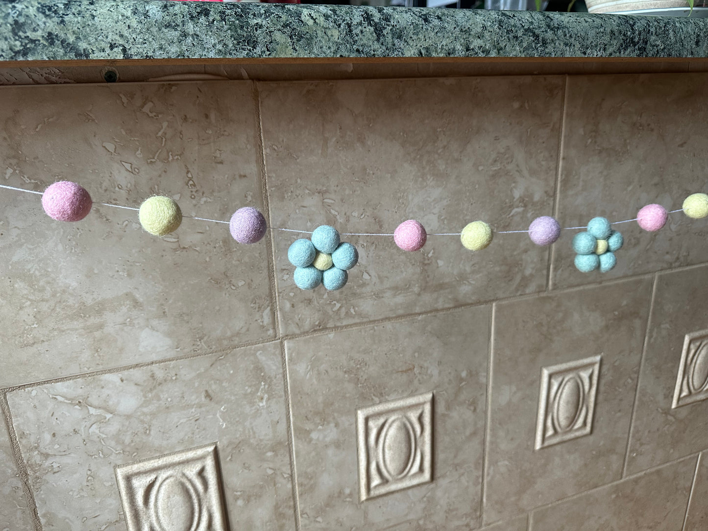 Wool Daisy 5ft Spring Garland