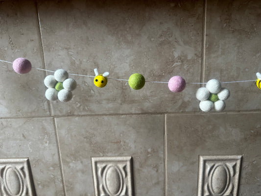 Wool Daisy & Bee 5ft Spring Garland