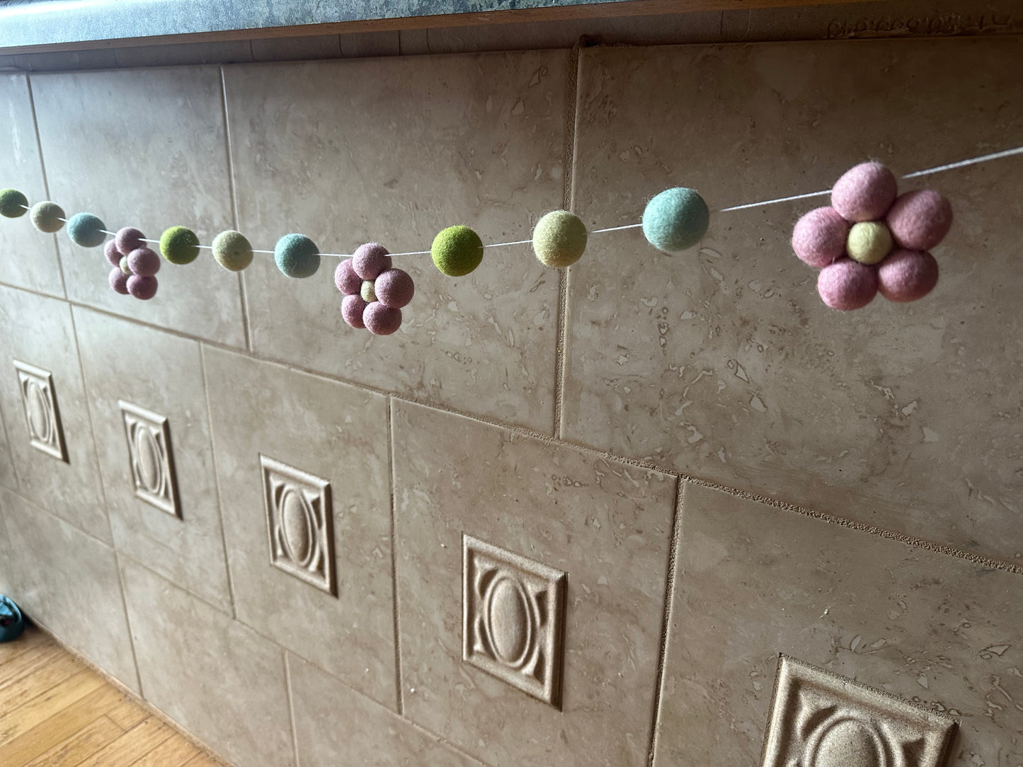 Wool Daisy 5ft Spring Garland